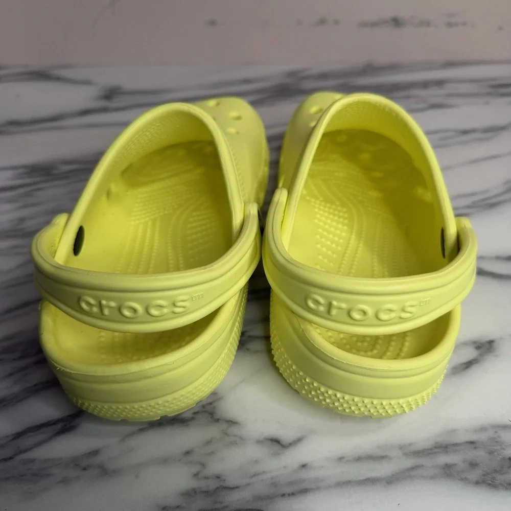 Crocs Classic Clog Slip On Shoes Neon Yellow Men's 6 Women's 8 Water Friendly